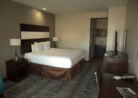Days Inn & Suites by Wyndham Katy 2