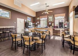 Econo Lodge Selmer 3