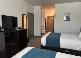 The Grove Inn and Suites 2