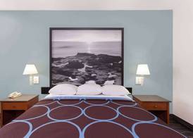 Super 8 by Wyndham El Cajon San Diego 4