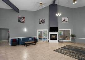 AmericInn by Wyndham Lake Mills 4
