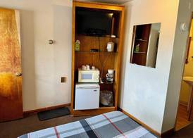 Napps Motel 4