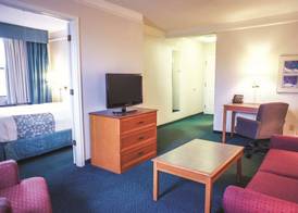 La Quinta Inn by Wyndham Moline Airport 4