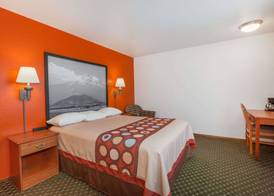 Super 8 by Wyndham Cloverdale Wine Country 4