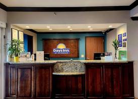 Days Inn by Wyndham Baton Rouge I-10 2