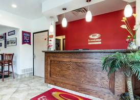 Econo Lodge Lawrence near University 3
