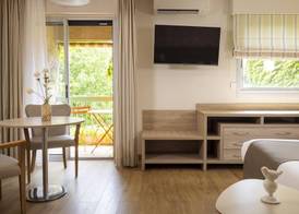 Hôtel & Résidence Lou Paradou Gréoux Les Bains 4