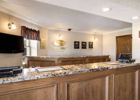 Econo Lodge Darien Lakes 2