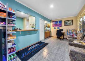 Howard Johnson by Wyndham Santa Cruz 2
