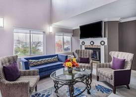 Baymont by Wyndham Gurnee 3