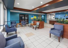 Days Inn & Suites by Wyndham Seaford 4