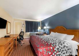 ECONO LODGE 5