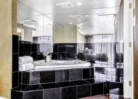 Executive Suites Hotel & Conference Center, Metro Vancouver 4