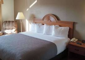 Quality Inn Huntington University Area 3