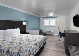 Red Lion Inn & Suites Lemoore 4