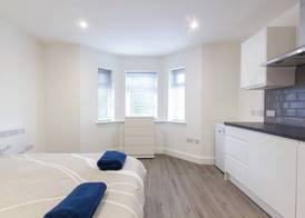 Radstock Road - Room 1b 5
