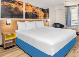 Days Inn by Wyndham Spartanburg Waccamaw 5
