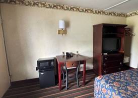 Rodeway Inn Dunmore 5