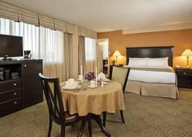 Holiday Inn ALEXANDRIA - CARLYLE by IHG 2