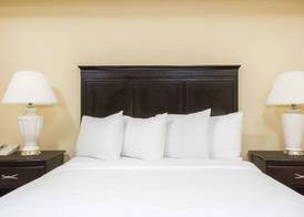 Hawthorn Extended Stay by Wyndham Columbus 4
