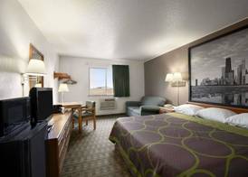 Super 8 by Wyndham Peru Starved Rock State Park 3
