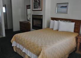Cedar Inn & Suites 3