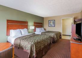 Baymont by Wyndham Pigeon Forge near Island Drive 4