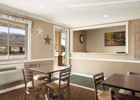Super 8 by Wyndham Mifflinville Near Bloomsburg 2
