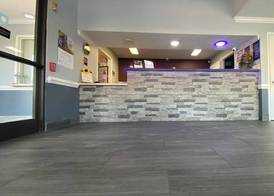 Days Inn & Suites by Wyndham Winnie 2