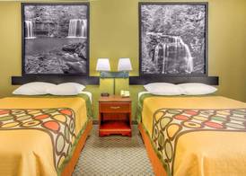 Super 8 by Wyndham Galva 5