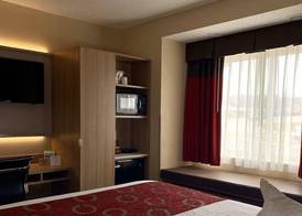 Microtel Inn & Suites by Wyndham Charleston 4
