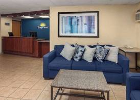 Days Inn by Wyndham Rockford I-90 Walking Distance to Casino 4