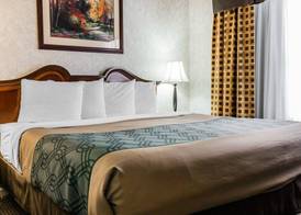 Econo Lodge & Suites Grand Rapids Airport 3