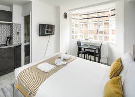 NEW Sleek & Modern Studio in the Heart of Chelsea 5