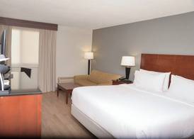 Holiday Inn BLMGTN ARPT SOUTH - MALL AREA by IHG 5