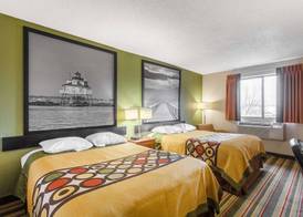Super 8 by Wyndham College Park Wash DC Area 4