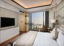 Howard Johnson Yacht Club Hotel 4