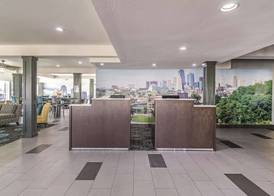 La Quinta by Wyndham Kansas City Airport 3