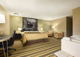 Super 8 by Wyndham Rantoul 5