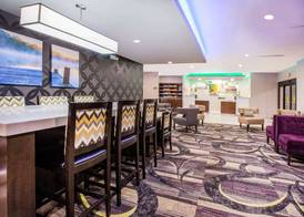 La Quinta Inn and Suites by Wyndham Elkhart 3
