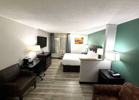 Baymont Inn & Suites by Wyndham Newton IA 4