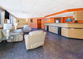 Days Inn & Suites by Wyndham Madison Heights MI 2