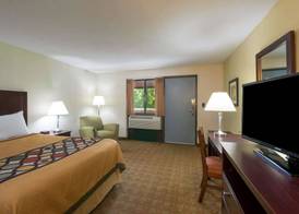 Super 8 by Wyndham White River Junction 5