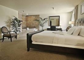 Ramada by Wyndham Bettendorf 5
