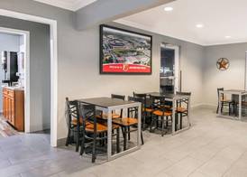 Super 8 by Wyndham Arlington Near AT&T Stadium 3
