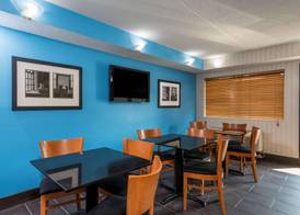 Days Inn by Wyndham Pittsburgh-Harmarville 5
