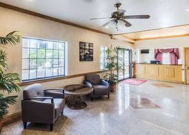 Econo Lodge Inn & Suites Corpus Christi 2