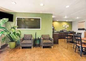 SureStay Plus Hotel by Best Western Bettendorf 2