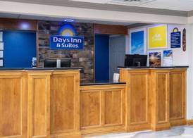 Days Inn & Suites by Wyndham Commerce 3