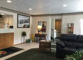 Super 8 by Wyndham New Stanton 2